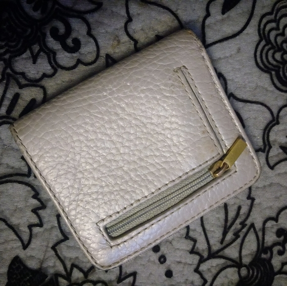 Fossil leather snap button closure bifold wallet - Picture 3 of 3